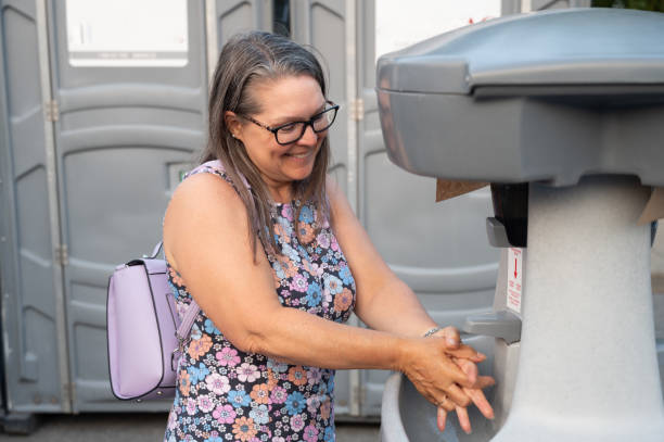 Best Portable restroom trailer rental  in Mapleton, IA